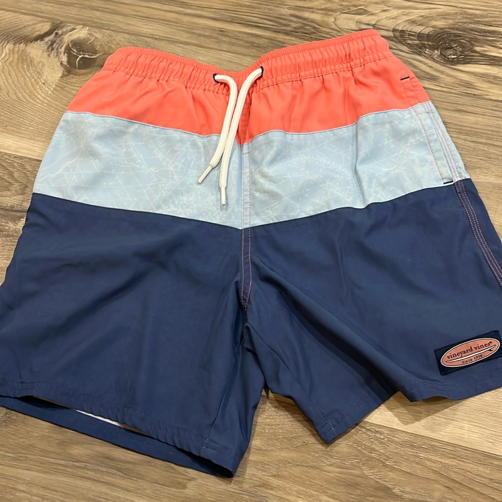 Boys Vineyard Vines swim trunks size M (12-14). Like new. Lined